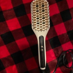Remington Black and Gold Straightening Brush